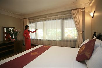 Hotel Golden Moon & Travel